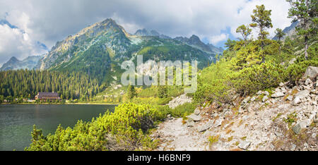 Hautes Tatras - Panorama de Popradske Pleso lac et Chalet Banque D'Images