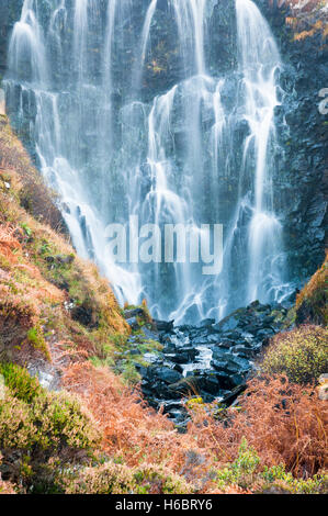 Un portrait de l'image de la cascade de Clashnessie Assynt, Ecosse, Banque D'Images