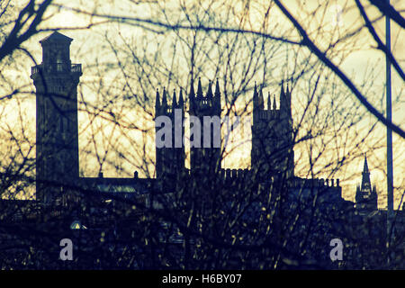 Park Circus cornes west Glasgow skyline de garnethill plate-forme d'observation les tours et l'université de Glasgow réveil spooky Banque D'Images