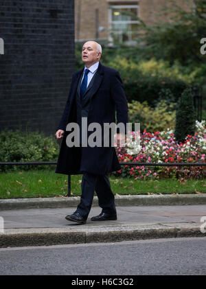 Ancien lieu de travail et des retraites, Iain Duncan Smith,arrive à Downing Street pour une réunion.Il démissionna du Cabinet. Banque D'Images