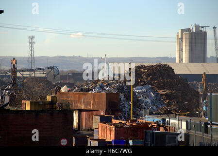 Parc à ferrailles south street Whiteinch Glasgow Clydeside site de l'explosion récente explosion de la préparation pour le transport par navire de rebut Banque D'Images