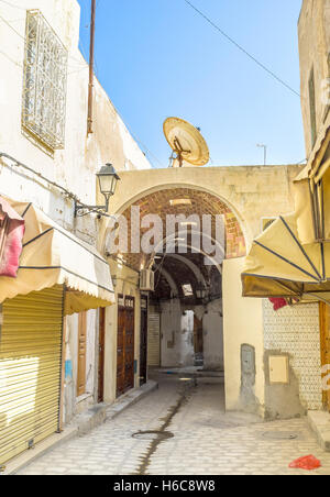 Toujours bondé et bruyant marché arabe est vide et fermé sur chaque vendredi, Sousse, Tunisie. Banque D'Images