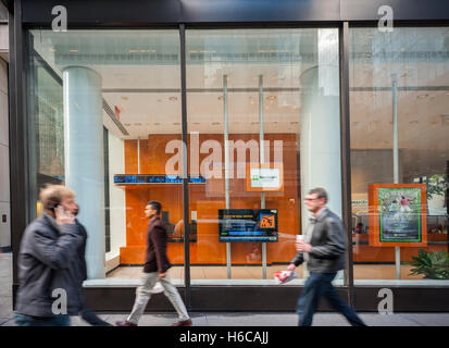 Une TD Ameritrade Holding Corp. à New York le lundi, Octobre 24, 2016. TD Ameritrade Holding va acheter Scottrade Services financiers dans un accord d'une valeur de 4 milliards de dollars. (© Richard B. Levine) Banque D'Images