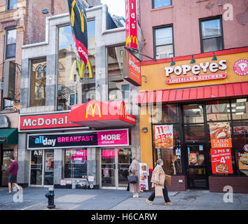 Un restaurant McDonald's dans le centre-ville de Brooklyn à New York le dimanche, Octobre 23, 2016. (© Richard B. Levine) Banque D'Images