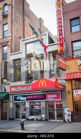 Un restaurant McDonald's dans le centre-ville de Brooklyn à New York le dimanche, Octobre 23, 2016. (© Richard B. Levine) Banque D'Images