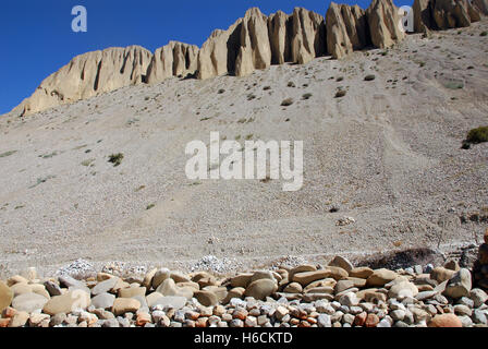 Le paysage de montagnes arides de la télécommande Damodar Himal Mustang dans la région du Népal une zone d'abord visité par Bill Tilman Banque D'Images