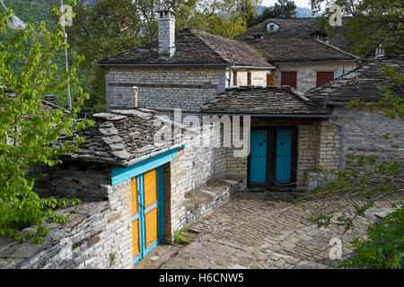 L'architecture traditionnelle en pierre dans le village de Papigo en Épire, Grèce Banque D'Images