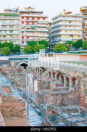 Les ruines de l'ancienne agora (Forum romain) situé dans le centre-ville moderne Banque D'Images