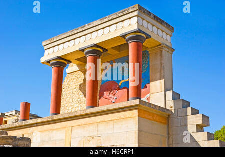 Entrée Nord restauré avec bull charge fresque de Knossos Palace Banque D'Images