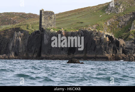 Le sommet de la falaise demeure du château O'Driscoll de Dún an Óir (Château d'Or) sur le cap Clear, Comté de Cork, Irlande Banque D'Images