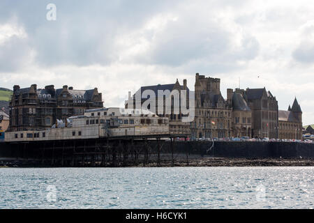 Vue d'Aberystwyth pier et ancien collège de la mer Banque D'Images