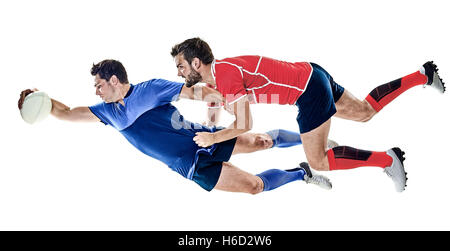 Deux joueurs de rugby hommes caucasiens studio isolé sur fond blanc Banque D'Images