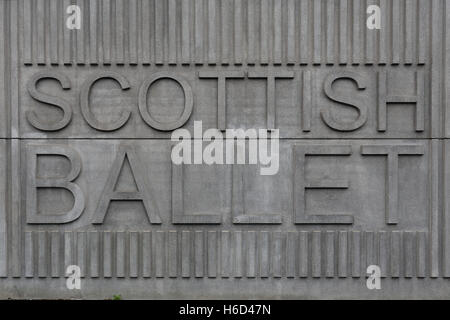 Scottish Ballet logo en béton sur leur siège Banque D'Images