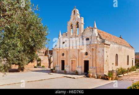 La grande façade de l'église baroque vénitien au monastère d'Arkadi, Crète. Banque D'Images