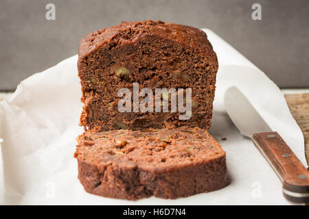 Pain aux bananes et au chocolat Banque D'Images