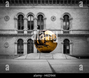 Trinity College globe, Sphère, noir blanc et or Banque D'Images