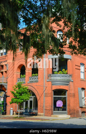 Savannah College of Art and Design's Poetter Hall est une structure de style néo-roman historique de Savannah, GA Banque D'Images