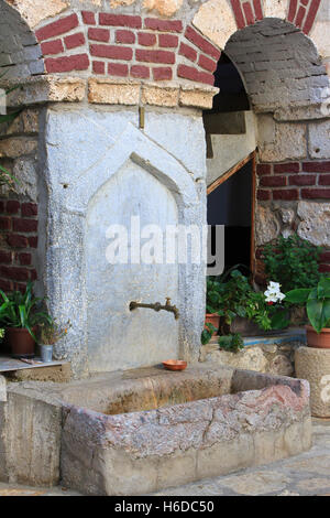 Un robinet d'eau publique dans un monastère à Ohrid, République de Macédoine Banque D'Images