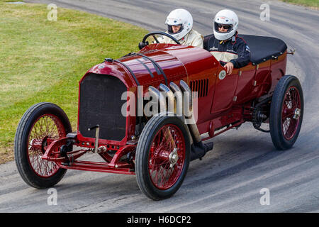 1913 Benz 200HP 'Blitzen Benz' avec chauffeur George Wingard au Goodwood Festival of Speed 2016, Sussex, UK. Banque D'Images