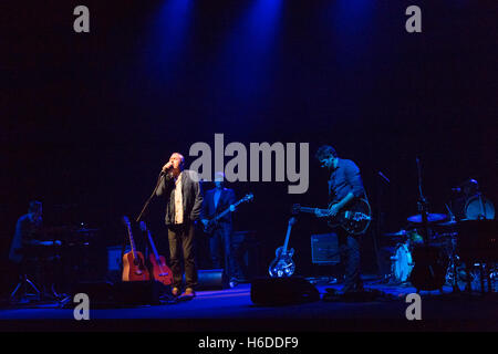 Lisbonne, Portugal. 26Th Oct, 2016. Le 26 octobre 2016. Lisbonne, Portugal. British Pop Rock Band, Tindersticks, vivre portez Crédit : Alexandre de Sousa/Alamy Live News Banque D'Images