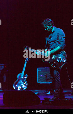 Lisbonne, Portugal. 26Th Oct, 2016. Le 26 octobre 2016. Lisbonne, Portugal. British Pop Rock Band, Tindersticks, vivre portez Crédit : Alexandre de Sousa/Alamy Live News Banque D'Images