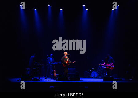 Lisbonne, Portugal. 26Th Oct, 2016. Le 26 octobre 2016. Lisbonne, Portugal. British Pop Rock Band, Tindersticks, vivre portez Crédit : Alexandre de Sousa/Alamy Live News Banque D'Images