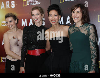 NEW YORK, NY-Octobre 26 : Anamaria Marinca, Cosima Shaw, Jihae et Clementine Poidatz à National Geographic Channel présente la série événement épique Six-Part MARS première mondiale à la School of Visual Arts de New York le 26 octobre 2016.. Credit:RW/MediaPunch Banque D'Images