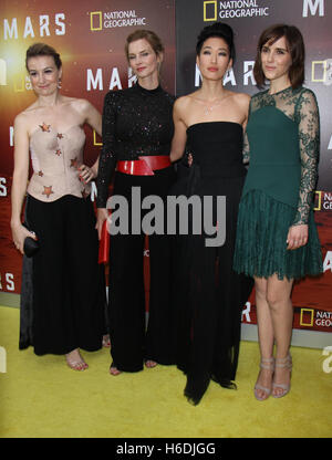 NEW YORK, NY-Octobre 26 : Anamaria Marinca, Cosima Shaw, Jihae et Clementine Poidatz à National Geographic Channel présente la série événement épique Six-Part MARS première mondiale à la School of Visual Arts de New York le 26 octobre 2016.. Credit:RW/MediaPunch Banque D'Images