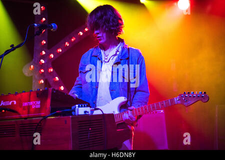 Scala, Londres, Royaume-Uni. 27 Oct, 2016. Oliver Burslem de Yak effectue sur scène à La Scala le 27 octobre 2016 à Londres, en Angleterre. Crédit : Michael Jamison/Alamy Live News Banque D'Images