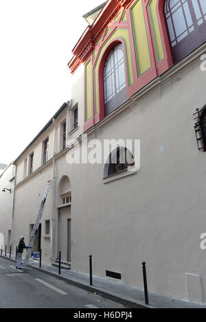 Paris, France. 27 Oct, 2016. Le Bataclan théâtre à Paris révèle son restauré et renouvelé l'extérieur près d'un an après l'attaque terroriste du 13 novembre. Credit : Fausto Marci/Alamy Live News Banque D'Images