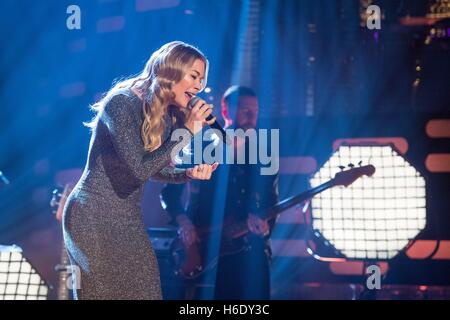 LeAnn Rimes effectuer pendant le tournage de The Graham Norton Show à la London Studios, le sud de Londres, pour être diffusé sur BBC One le vendredi soir. Banque D'Images