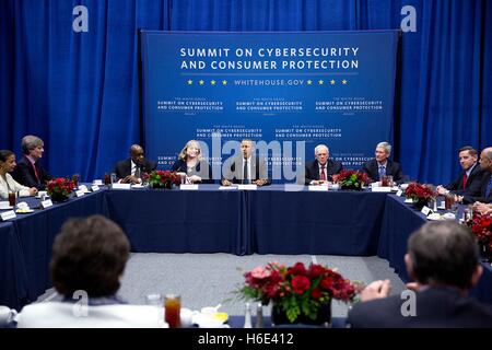 Le président des États-Unis, Barack Obama, participe au Sommet mondial sur la cybersécurité et la protection des consommateurs à l'Université de Stanford, 13 février 2015 à Stanford, en Californie. Banque D'Images