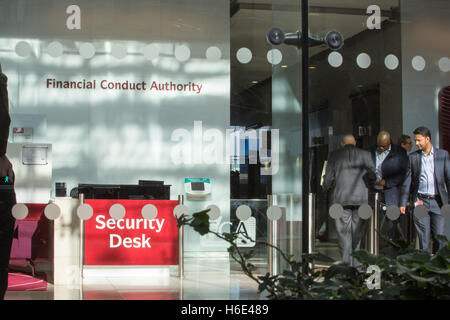 Les bureaux de la Financial Conduct Authority (FCA) à Canary Wharf, Londres Banque D'Images