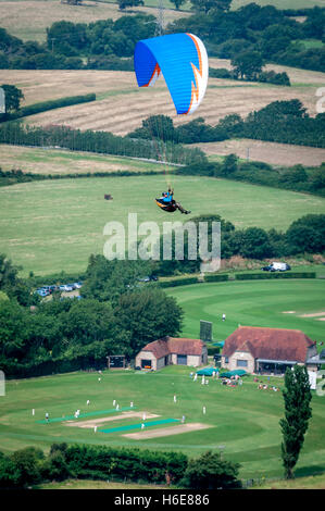 Parascenders battant de Devil's Dyke, près de Brighton Banque D'Images