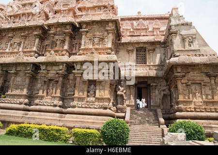 Les créneaux et le sud de l'entrée de la mukhamandapa, temple de Brihadisvara, gangaikondacholapuram, Tamil Nadu, Inde du sud à partir de la vue. Banque D'Images