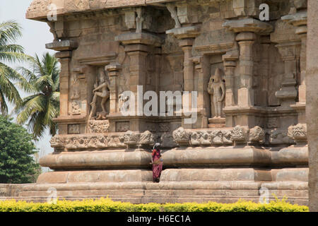 Niches de la paroi sud de la mukhamandapa, Temple de Brihadisvara, Gangaikondacholapuram, Tamil Nadu, Inde. Vue depuis le Sud. Banque D'Images