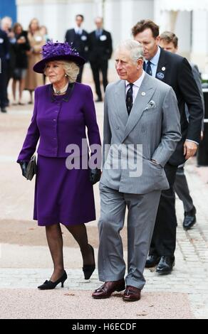 Le Prince de Galles et la duchesse de Cornouailles au cours d'une visite à 2004/2005, un nouveau développement urbain sur le bord de Dorchester. Banque D'Images