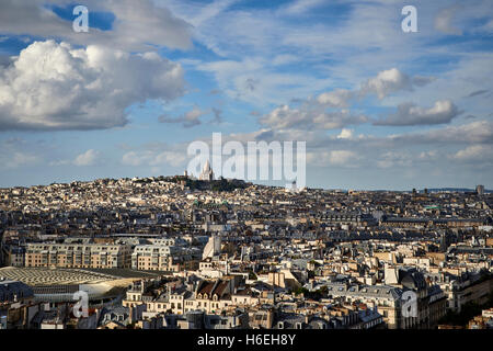 Sur Paris et la Basilique du Sacré Cœur Banque D'Images