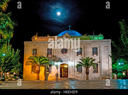 Le Vezir Ottoman mosquée, qu'aujourd'hui est devenu la basilique de Saint Titus est très belle le soir s'allume, Héraklion Banque D'Images