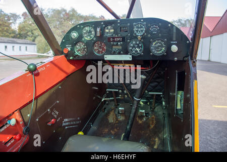 Bremgarten, Allemagne - 22 octobre 2016 : Vue aérienne d'un avion Piper Cub classique Banque D'Images