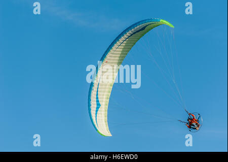 Le paramoteur, ou Powered Paragliding, plus de Jacksonville, Beach, en Floride. (USA) Banque D'Images