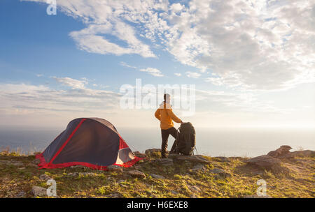 Le lever du soleil dans la journée camping Banque D'Images