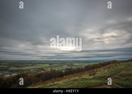 Matin nuageux sur Otley, tiré de la célèbre Otley Chevin, West Yorkshire Banque D'Images