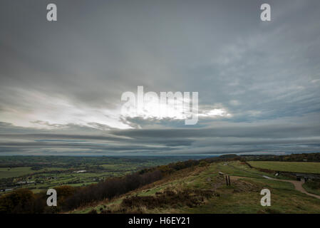 Matin nuageux sur Otley, tiré de la célèbre Otley Chevin, West Yorkshire Banque D'Images