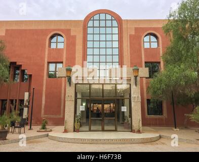 El jazira bâtiment de l'hôtel à Béchar en Algérie. Dans le passé, Béchar a été le centre de commerce de l'or Banque D'Images