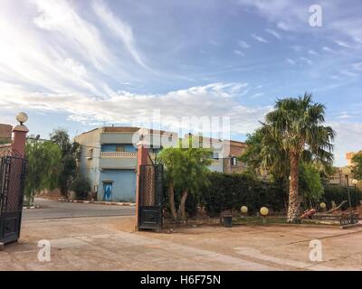 Béchar, Algérie - 23 OCT 2016 : El jazira bâtiment de l'hôtel à Béchar en Algérie. Dans le passé, Béchar a été le centre de commerce de l'or Banque D'Images