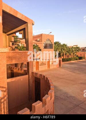 Béchar, Algérie - 23 OCT 2016 : El jazira bâtiment de l'hôtel à Béchar en Algérie. Dans le passé, Béchar a été le centre de commerce de l'or Banque D'Images