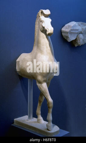 La Grèce antique. La sculpture archaïque d'un cheval. 490 avant J.-C.. En. Musée de l'Acropole. Athènes. La Grèce. Banque D'Images