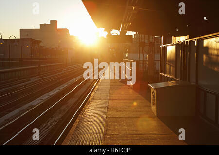 Matin soleil sur le site de Marcy Avenue station de métro à Brooklyn, New York Banque D'Images