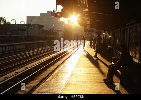 Matin soleil sur le site de Marcy Avenue station de métro à Brooklyn, New York Banque D'Images